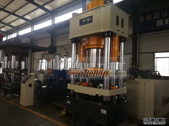 四梁四柱油壓機生產(chǎn)車間