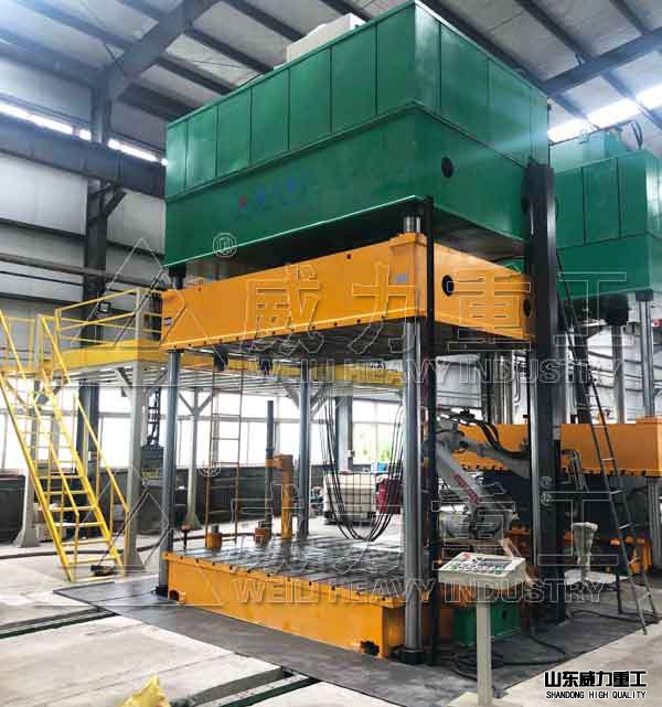 315噸汽車內(nèi)飾件成型機(jī)客戶現(xiàn)場(chǎng)