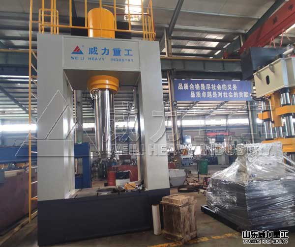 500噸龍門式油壓機車間調(diào)試完成