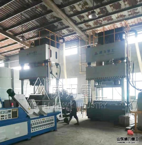 1200噸四柱油壓機(模壓塑料建筑模板成型)